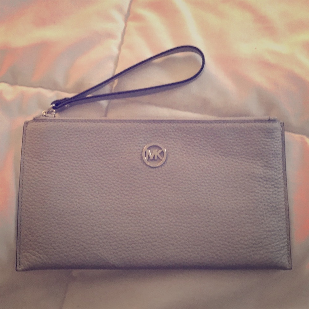 Micheal Kors Wristlet
